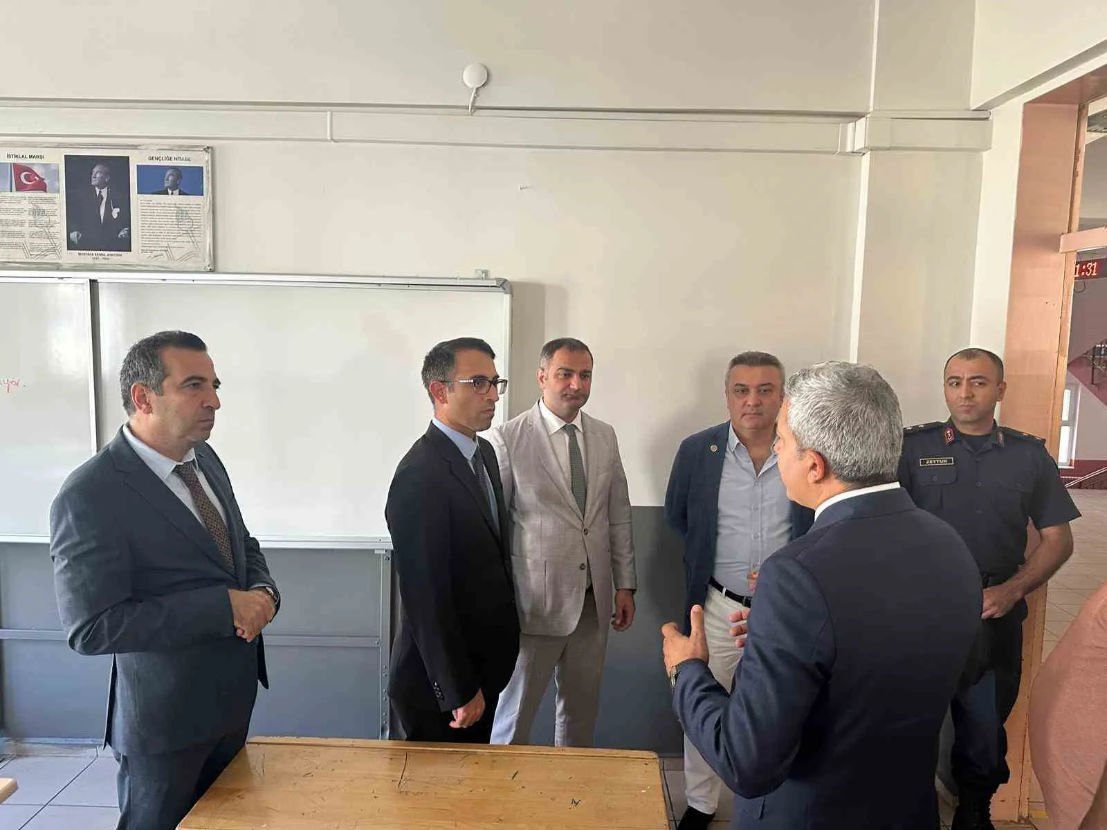 Okullarda yeni dönem öncesi hummalı çalışma: Denetimli serbestlik yükümlüleri sahaya indi