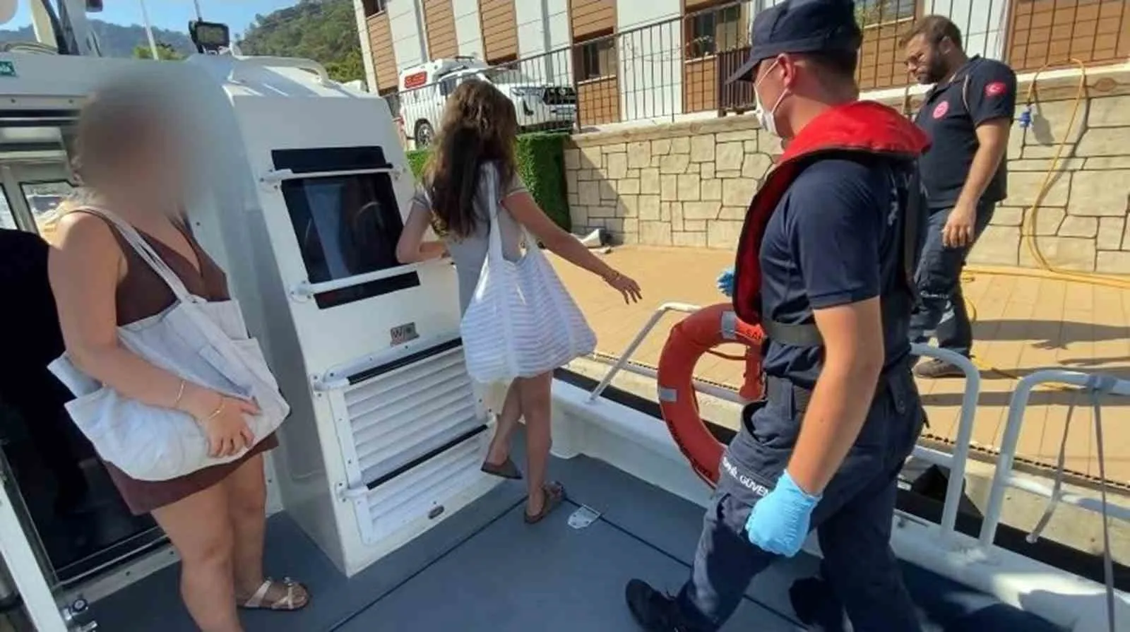 Fethiye açıklarında deniz üzerinde acil müdahale: İki yaralı için seferber oldular