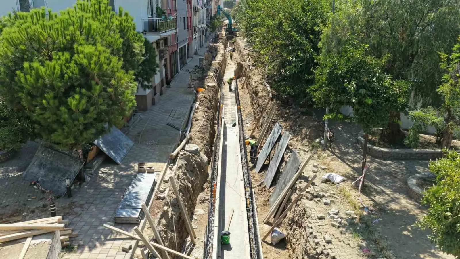 Efeler’de altyapı seferberliği: Orta Mahalle’ye 22 milyon liralık yatırım