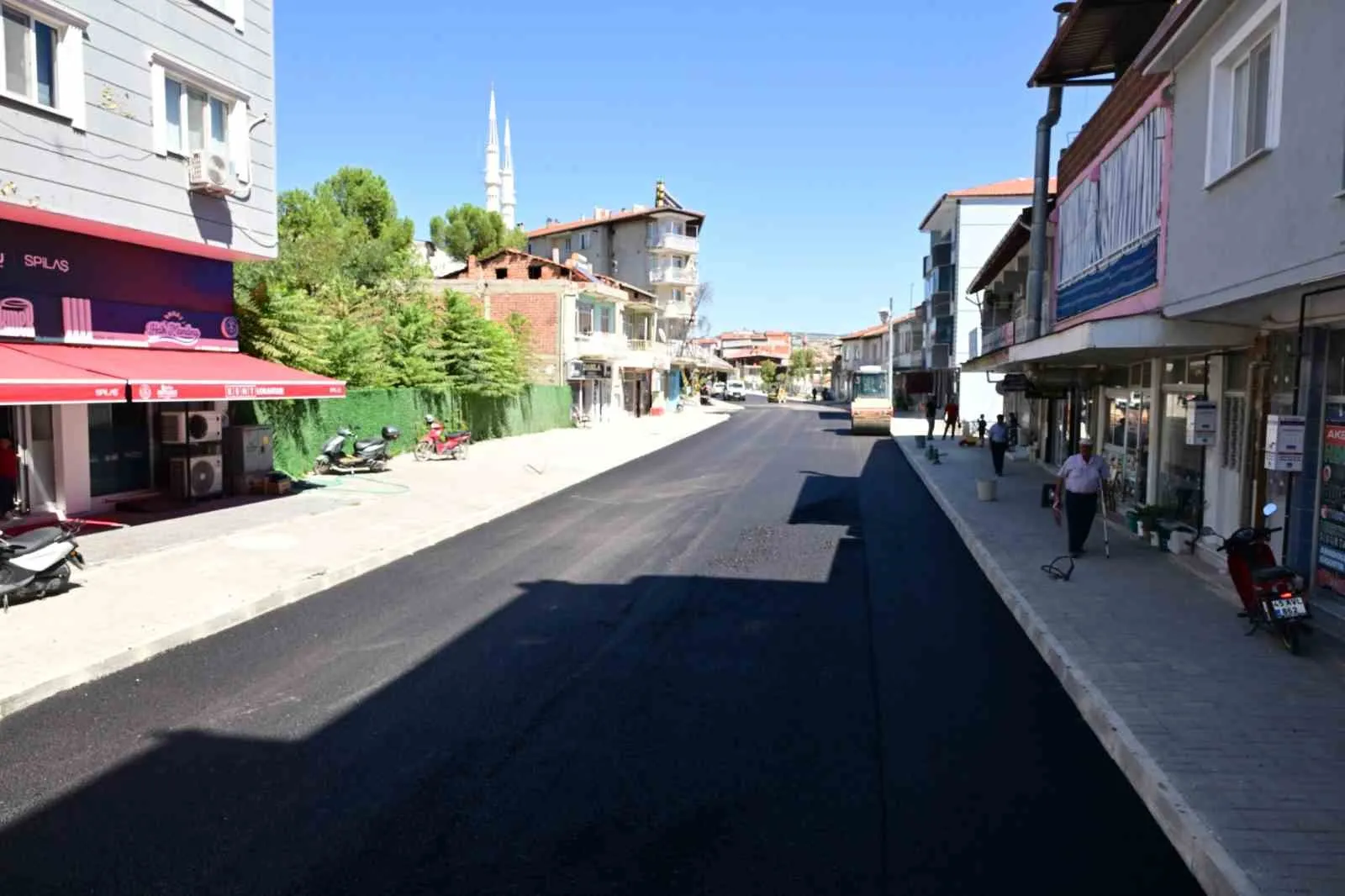 Selendi'de ulaşım engelleri bir bir kalkıyor: Atatürk Caddesi yeni yüzüne kavuşuyor