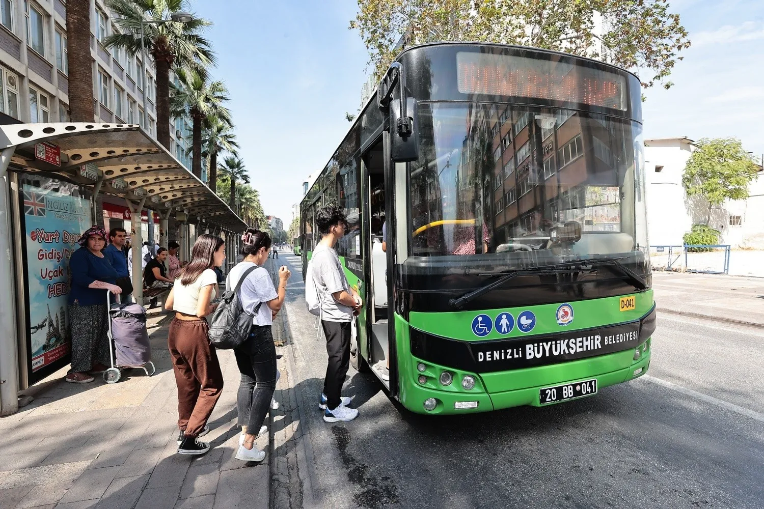 Denizli'de eğitim seferberliği: Büyükşehir'den öğrencilere dev destek paketi
