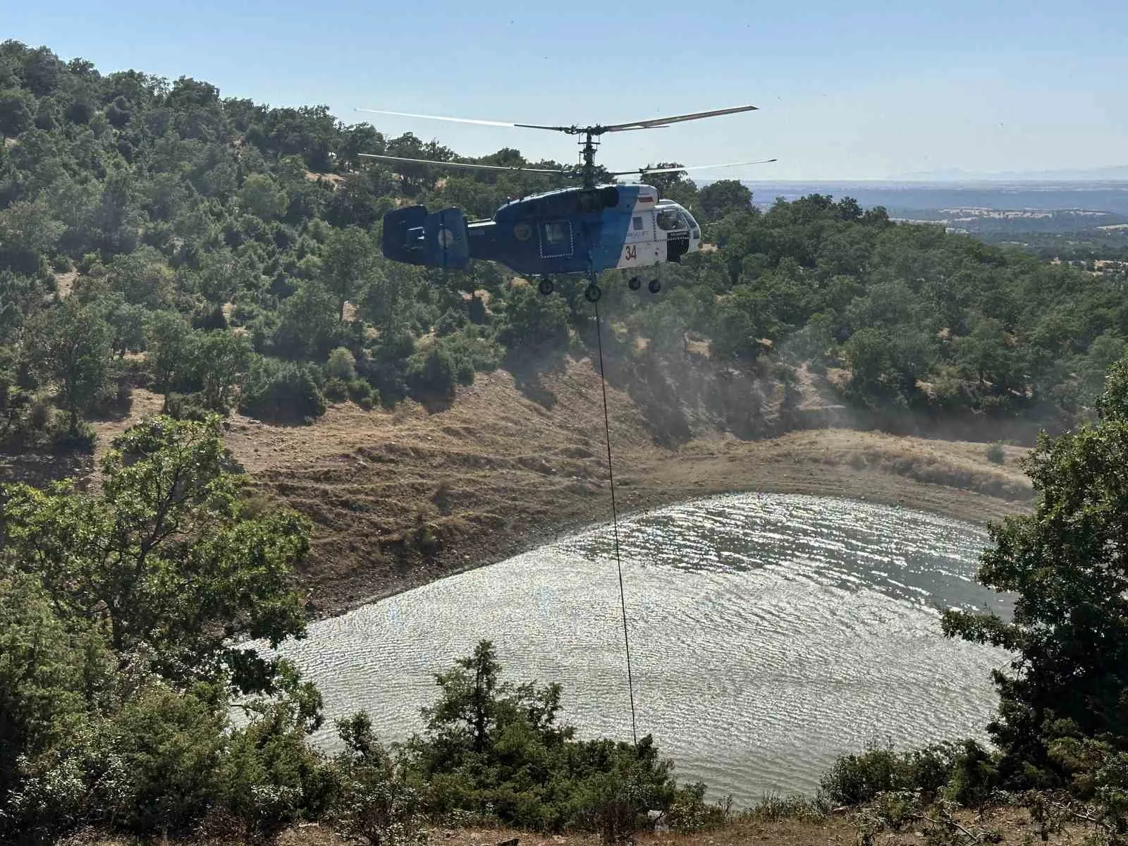 Uşak'ta ormanlık alanda korkutan yangın: Ekipler havadan ve karadan müdahale etti