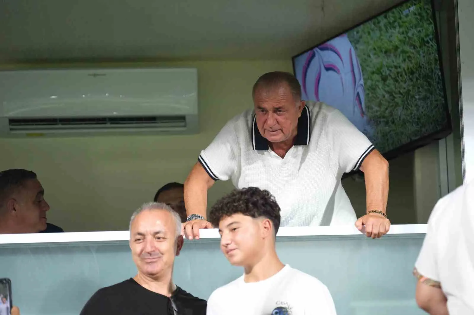 Bodrum'da sürpriz konuk: Fatih Terim tribündeki yerini aldı