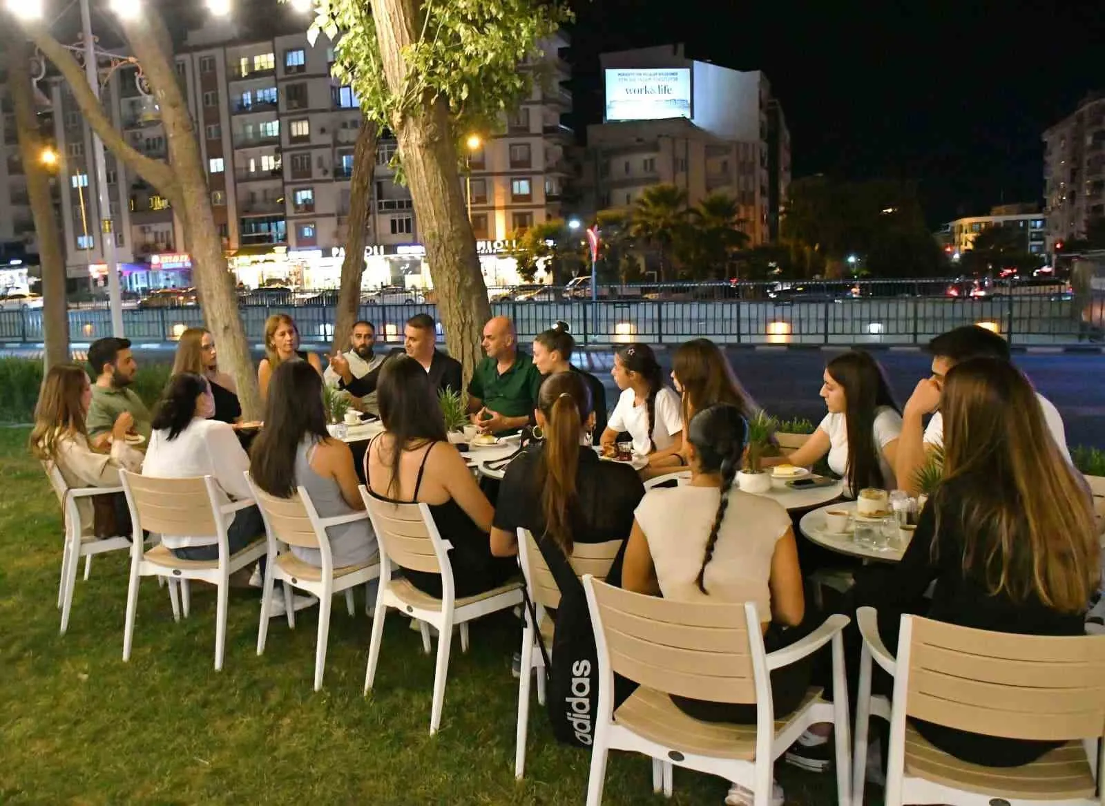 Yunusemre’nin Sultanları vites yükseltti: Hedef zirve yarışı