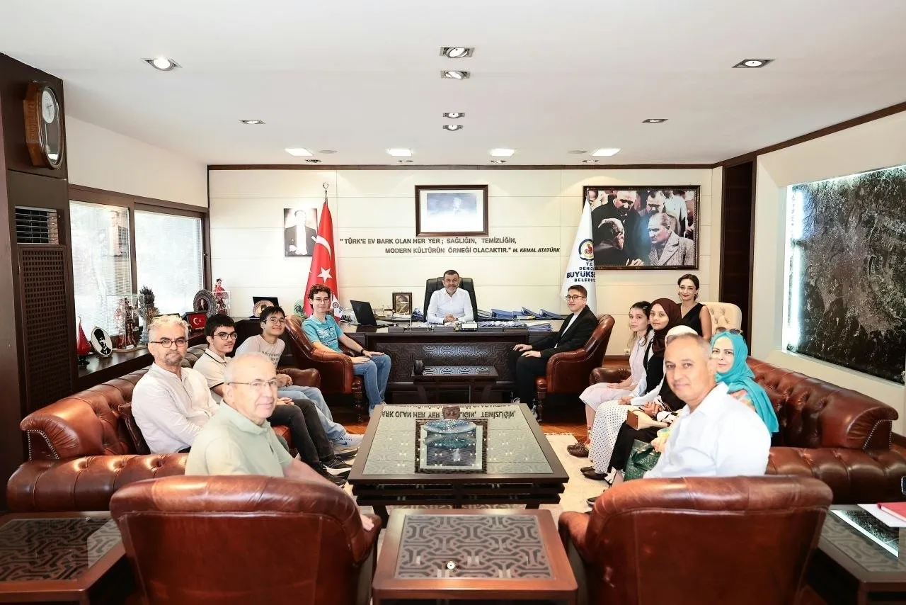 Denizli’nin gurur tablosu başkanlık makamında: YKS şampiyonlarına özel ağırlama