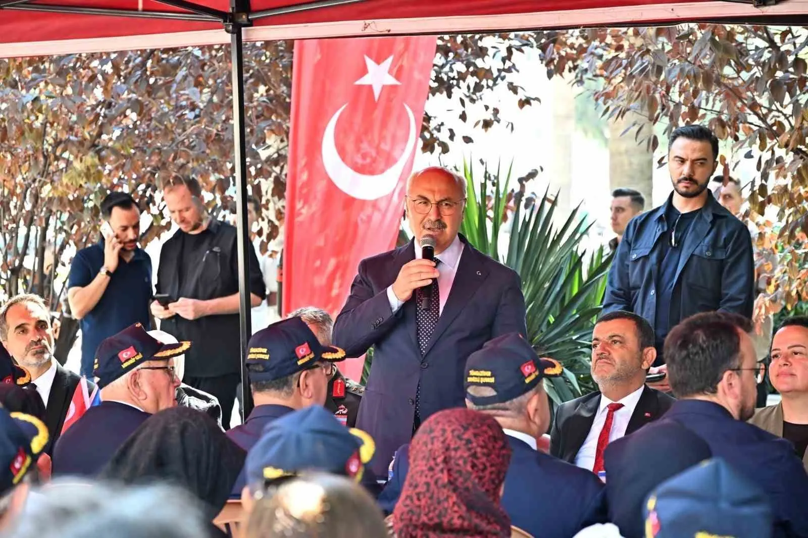 Vali Köşger'den anlamlı ziyaret: Gazilerimiz istikbalimizin sarsılmaz teminatıdır