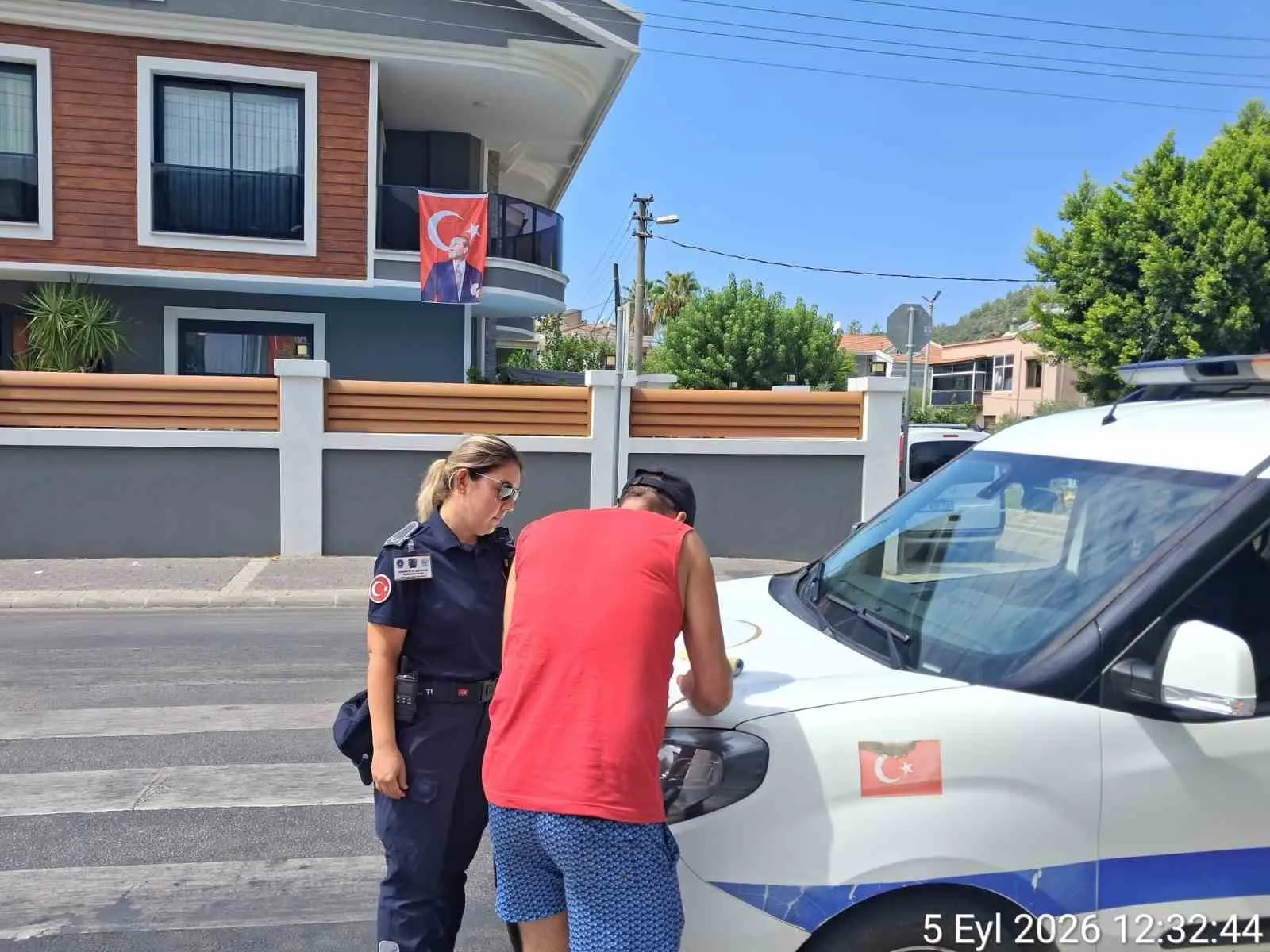 Marmaris'te çöp konteynerine moloz cezası: Kameralar affetmedi
