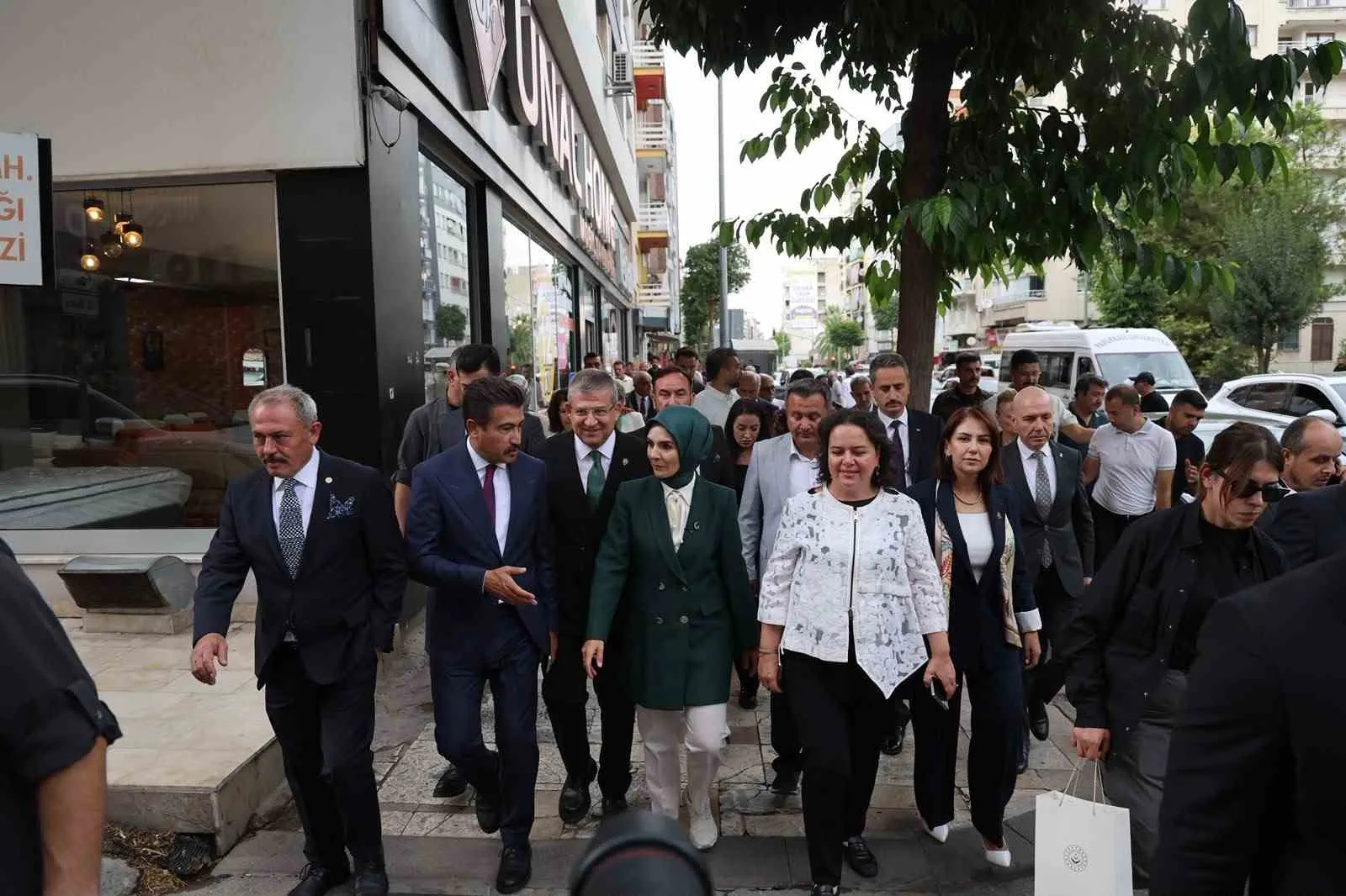 Denizli’de Bakan Göktaş mesaisi: AK Parti teşkilatı tüm ilçelere dağıldı