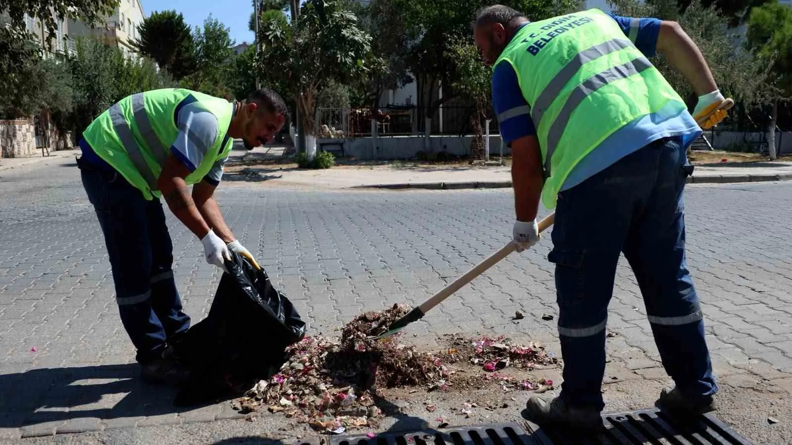 Didim’de yağışlı günler öncesi altyapı seferberliği