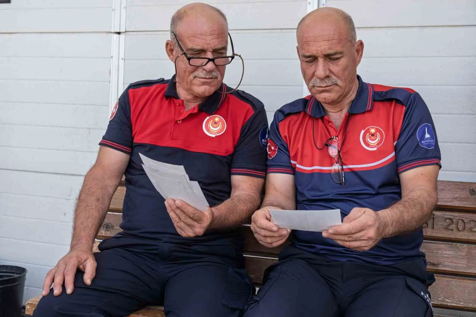 İzmir'in ikiz itfaiyecileri: 33 yıllık hayat arkadaşlığı