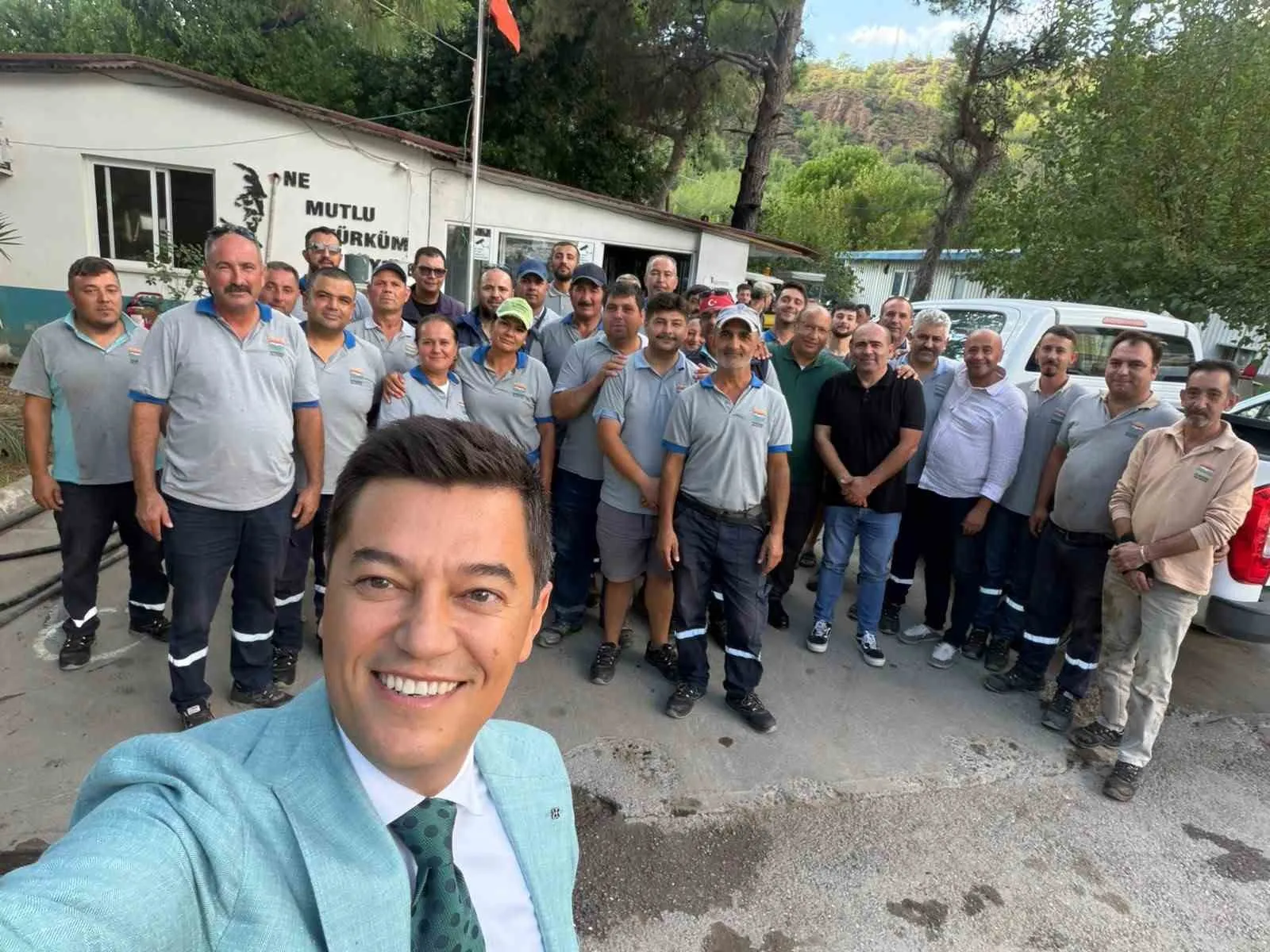 Marmaris'in gizli kahramanlarına Başkan Ünlü'den tatlı sürpriz