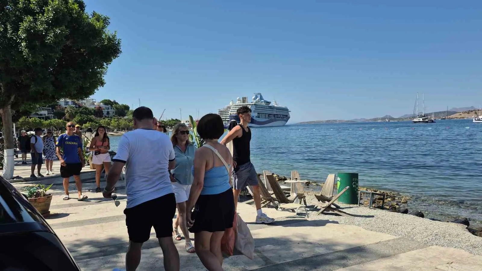 Ege'nin turizm incisi Bodrum'da kruvaziyer hareketliliği: Binlerce turist akın etti