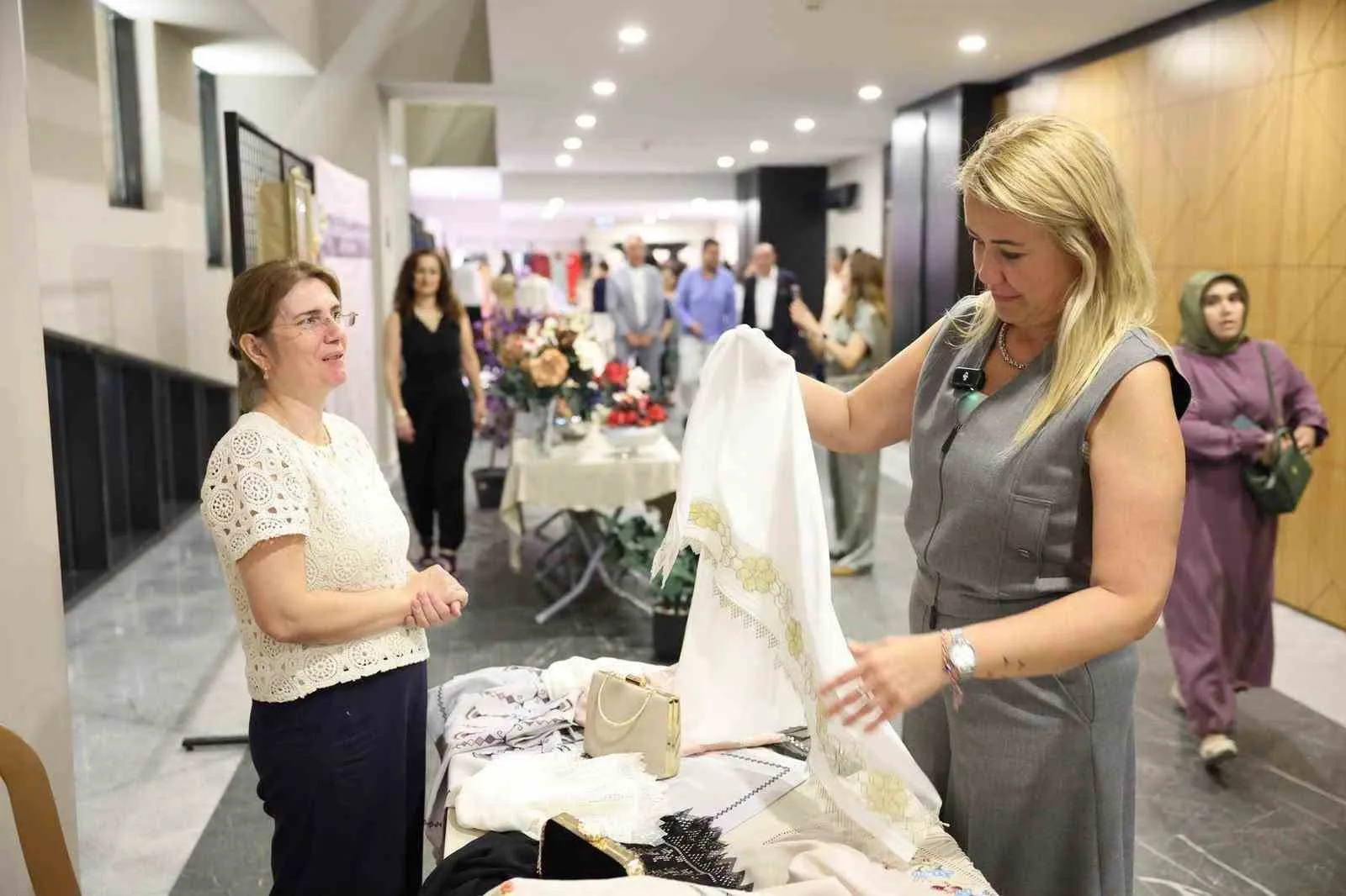 Merkezefendi’de nostalji rüzgarı: Büyükler sahneye çıktı, salon ayakta alkışladı