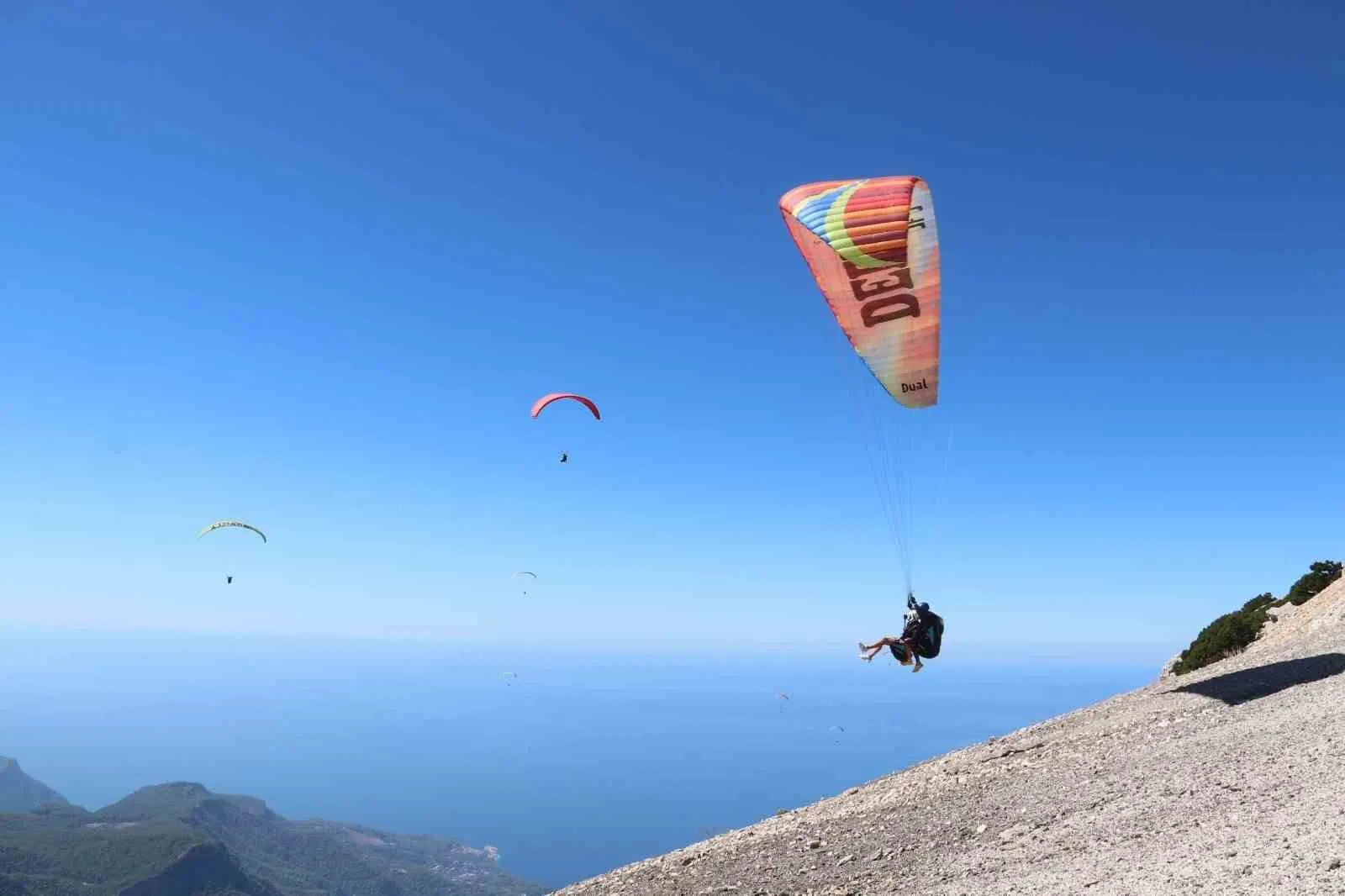 Babadağ semalarında Çinli turist akını: Gökyüzünde her üç kişiden biri onlar