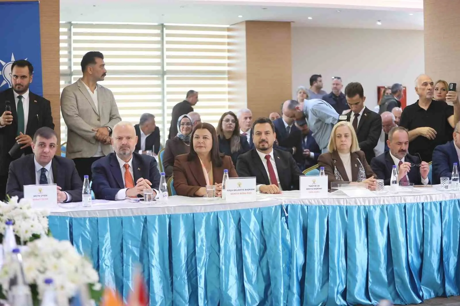 AK Parti’den İzmir çıkarması: Türkiye Yüzyılı için 30 ilçede eş zamanlı seferberlik