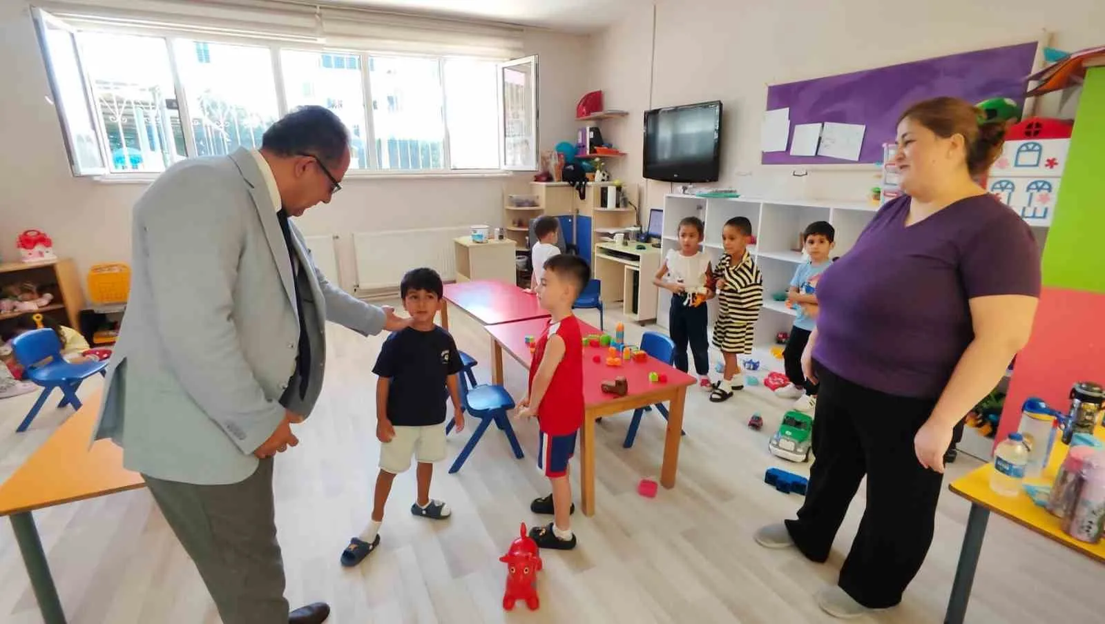 Miniklerin dünyasına yakın markaj: İlçe Milli Eğitim Müdürü’nden okul ziyareti