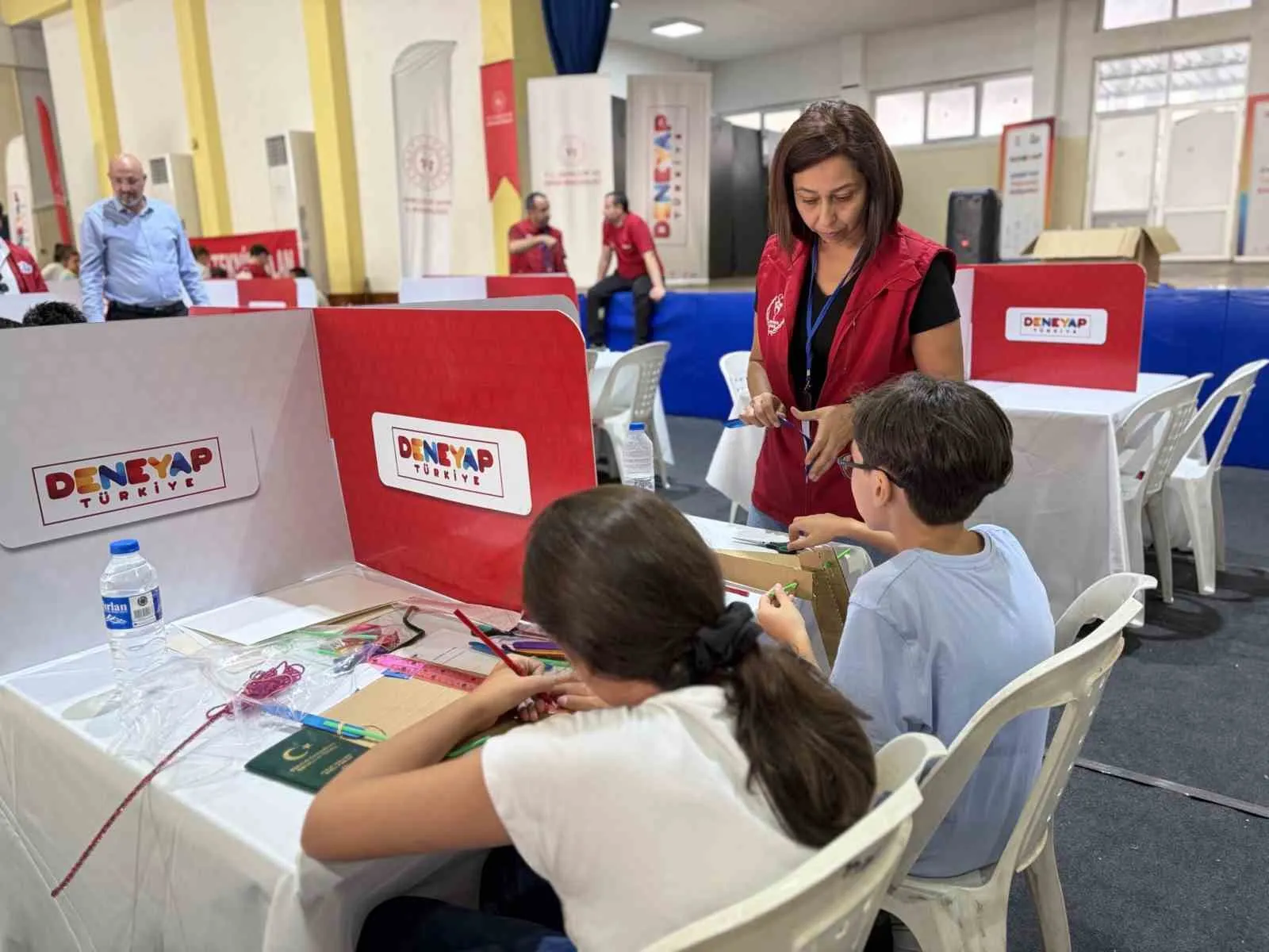 Aydın'da teknoloji tutkunu gençler geleceğin dünyasını tasarlıyor