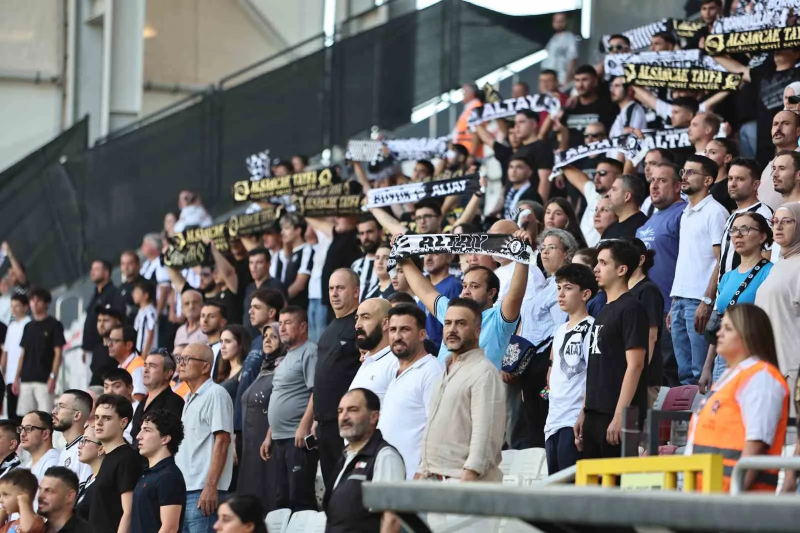 Altay'da Tuna Üzümcü dönemi: Gençlerle yeniden ayağa kalkacağız