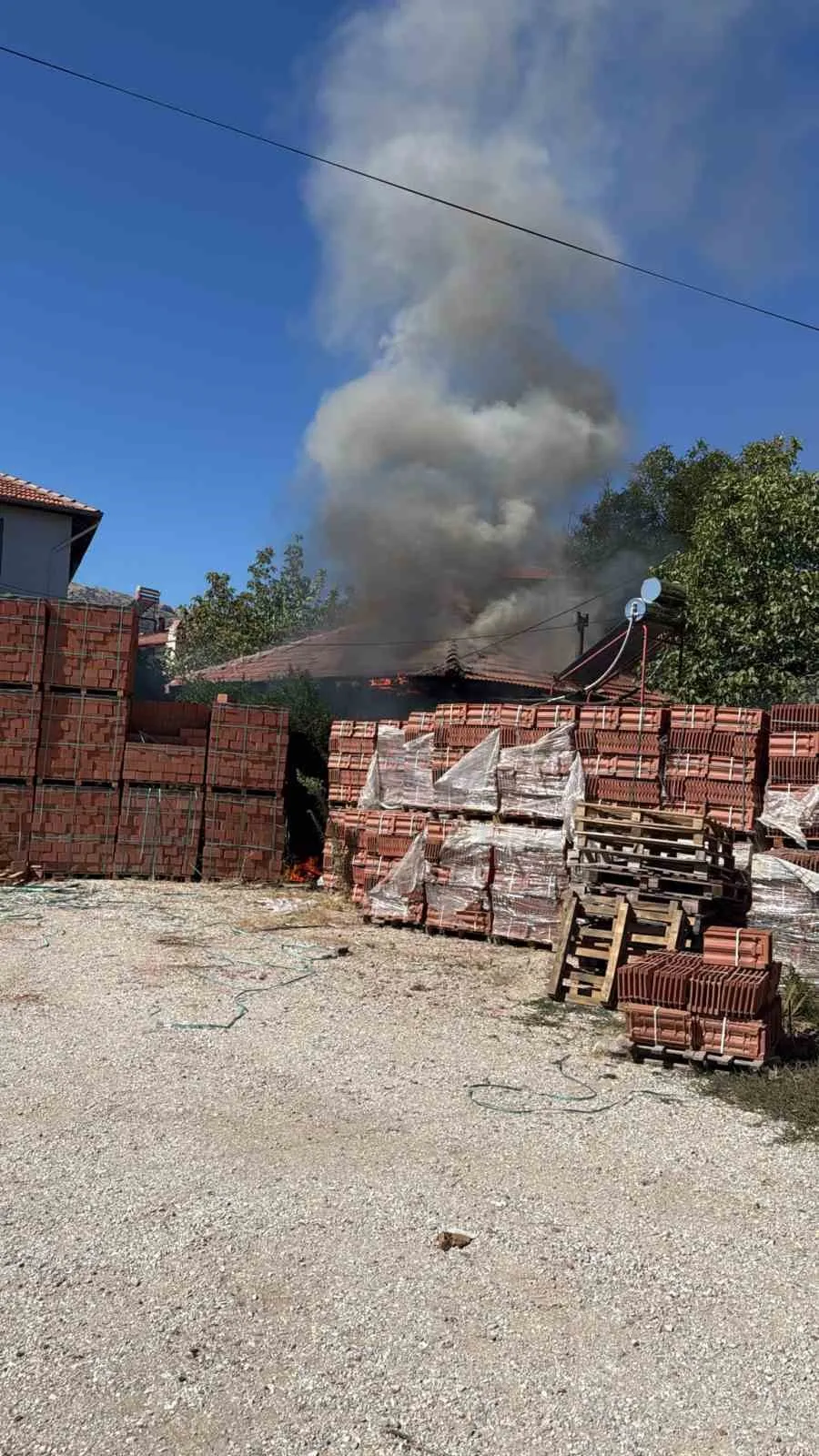 Bahçedeki temizlik faciası: Bir anlık ihmal evi küle çevirdi