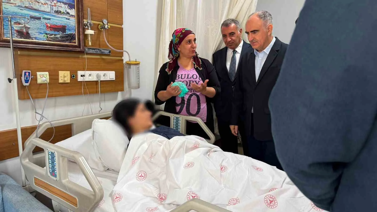 Turgutlu'daki okul saldırısında Vali Özkan'dan yakın takip: Yaralı öğrencileri yalnız bırakmadı