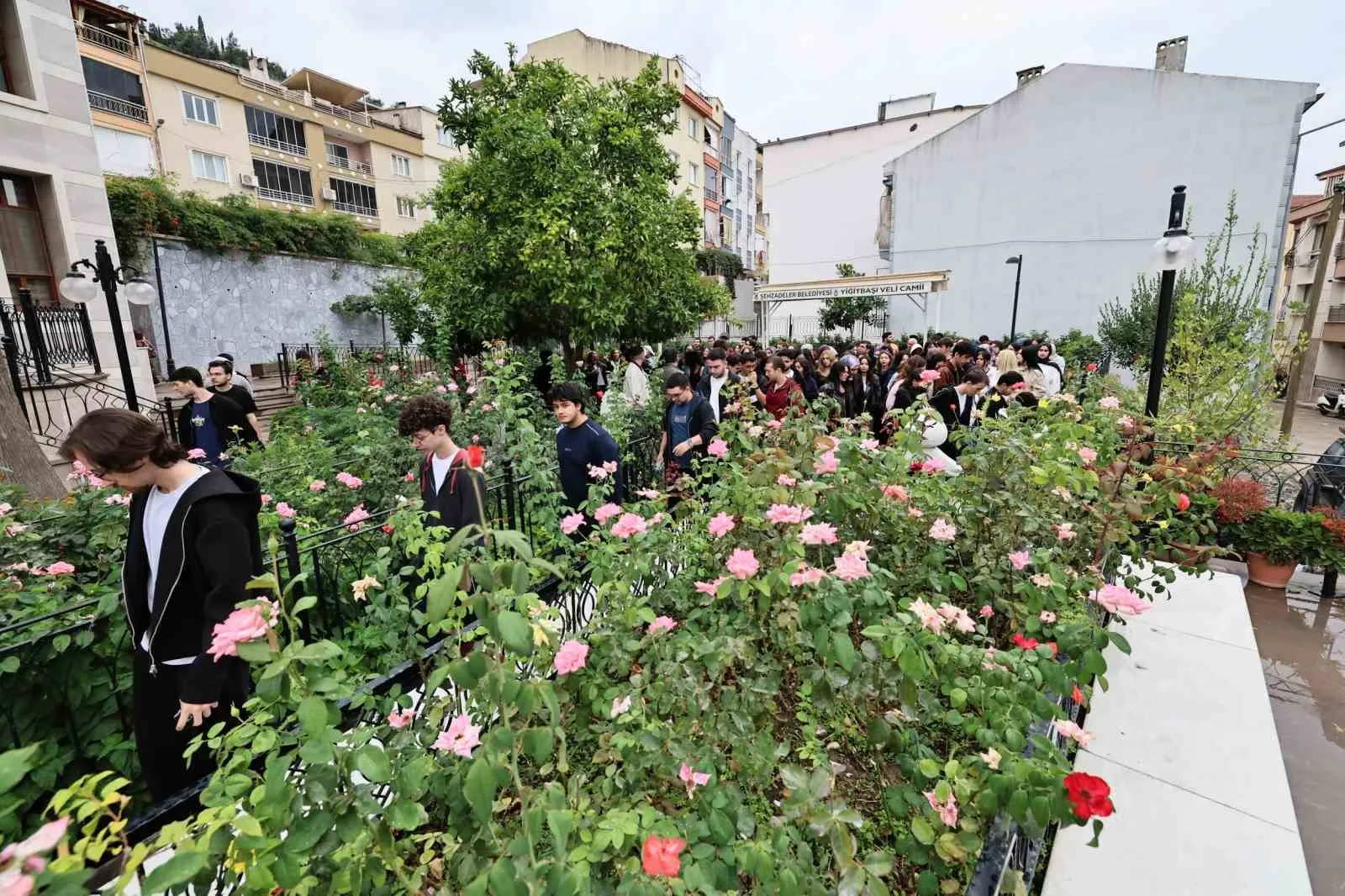 Manisa’ya yeni gelen üniversiteliler şehri adım adım keşfetti
