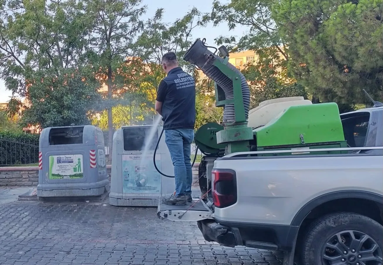 Didim'de hijyen mesaisi: Sıcak havalara karşı konteynerler koruma altında
