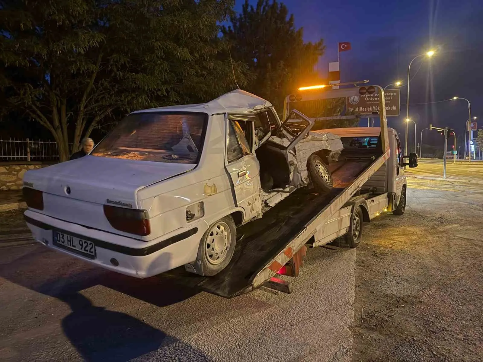 Afyonkarahisar yolunda korkutan çarpışma: 3 yaralı