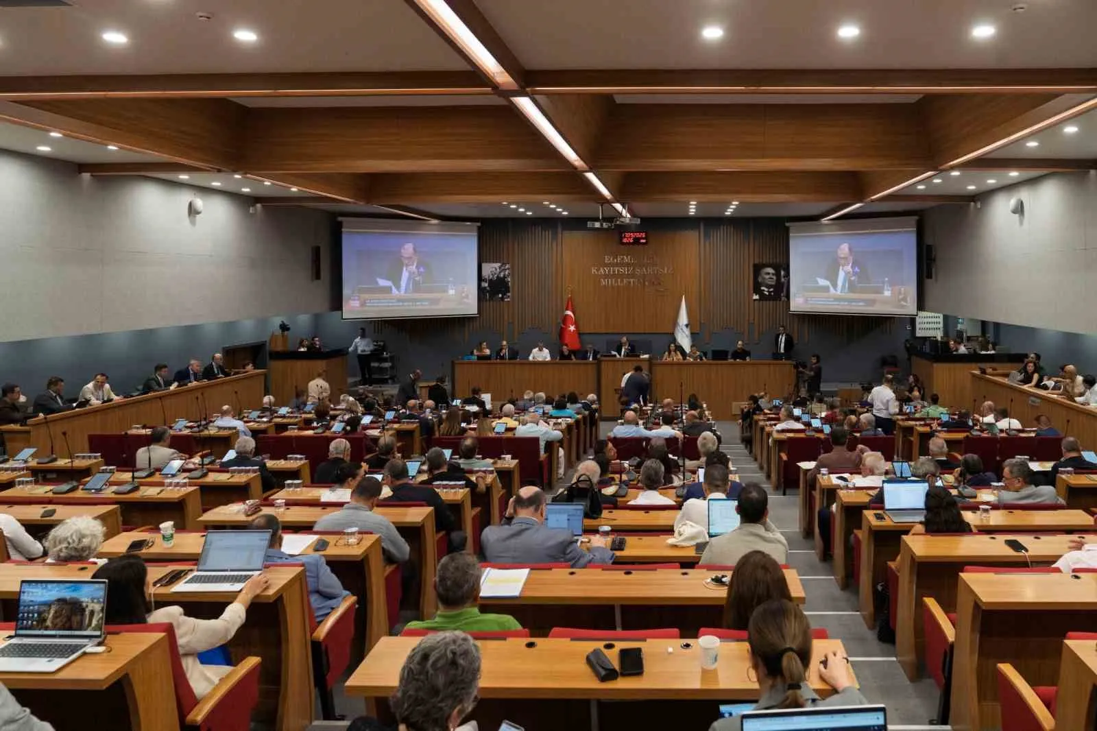 İzmir Otogarı’nda yeni dönem: İZULAŞ yönetiminde ücretler belirlendi