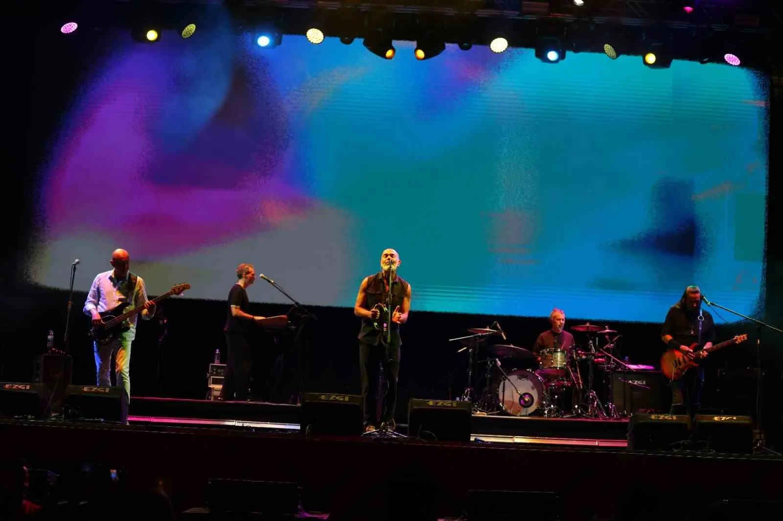 Manisa'da rock rüzgarı: 22 yıllık özlem Yüksek Sadakat ile sona erdi