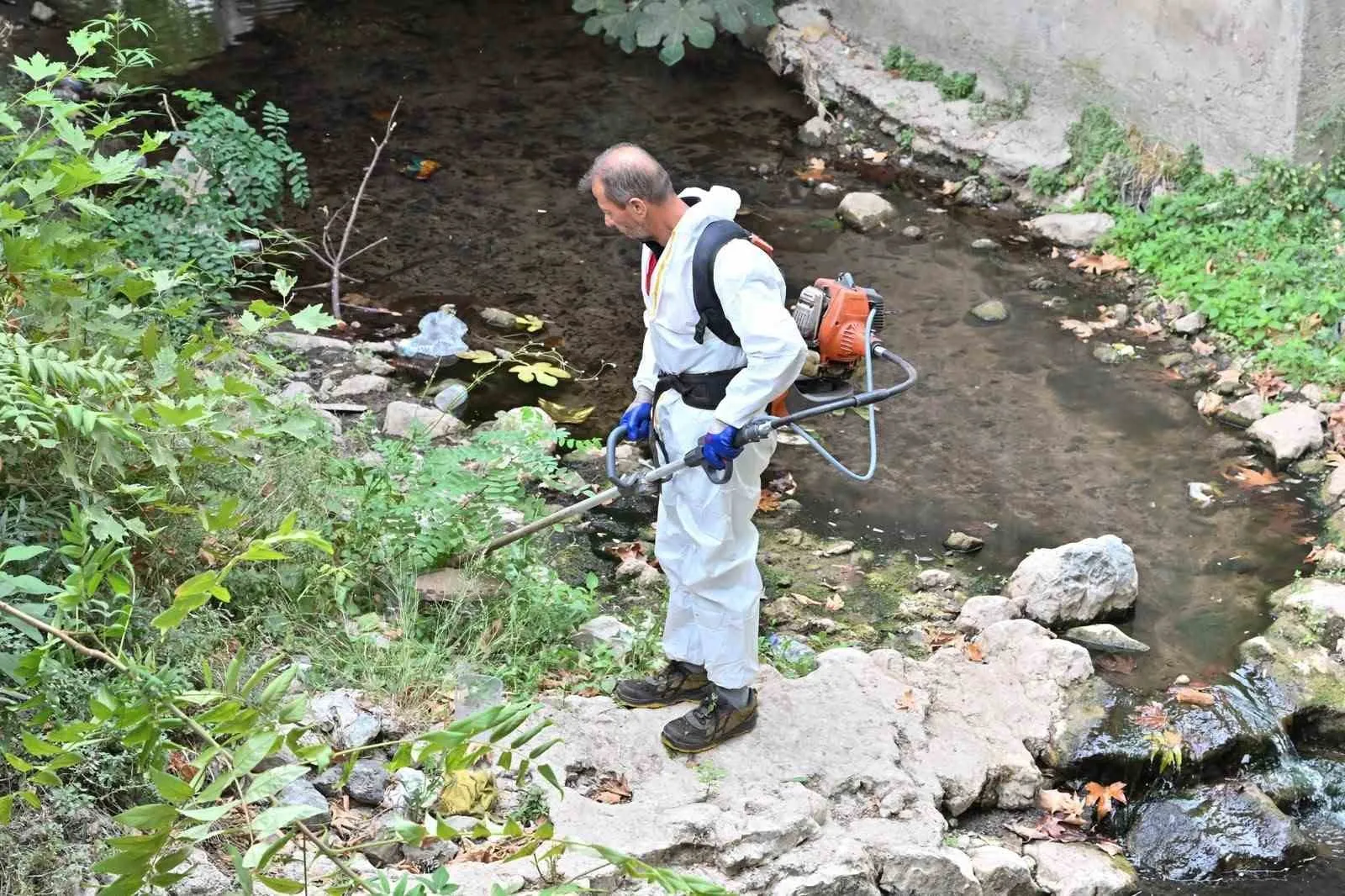 Manisa'da kış mesaisi: Çaybaşı Deresi tertemiz bir görünüme kavuştu