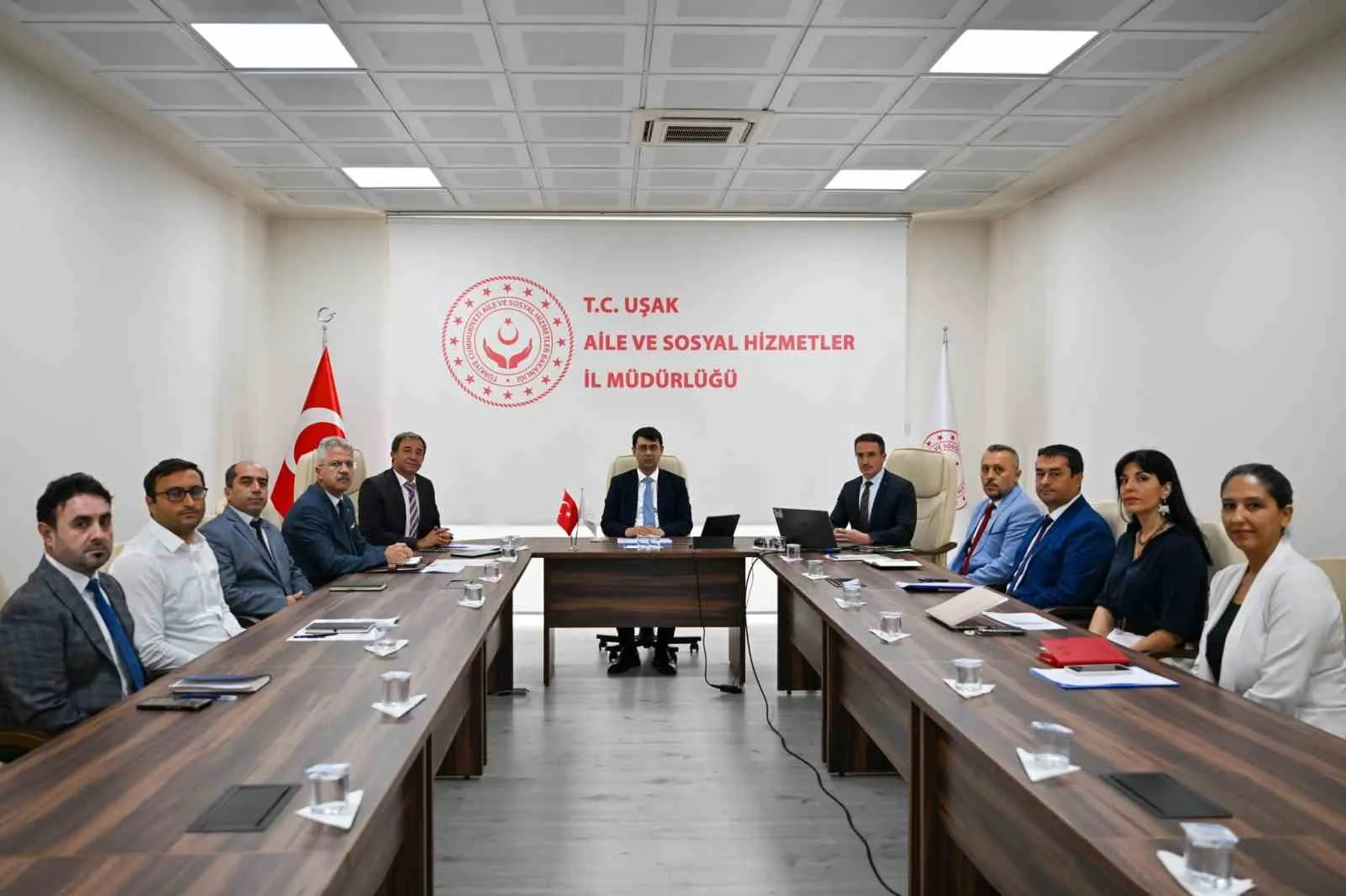 Uşak’ta sosyal hizmetlerin röntgeni çekildi: Vali Kartal’dan saha denetimi