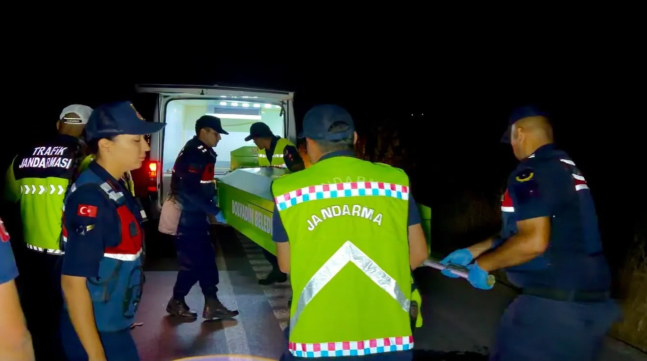Bolvadin'de acı dolu kaza: Otomobilin aynasında kalan detay yürek burktu
