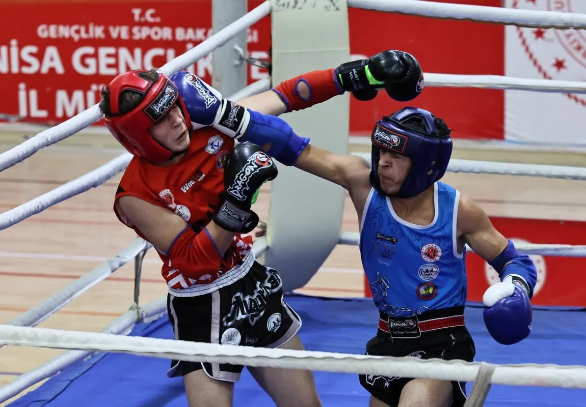 Manisa ringlerinde 386 sporcu zafer için ter döktü