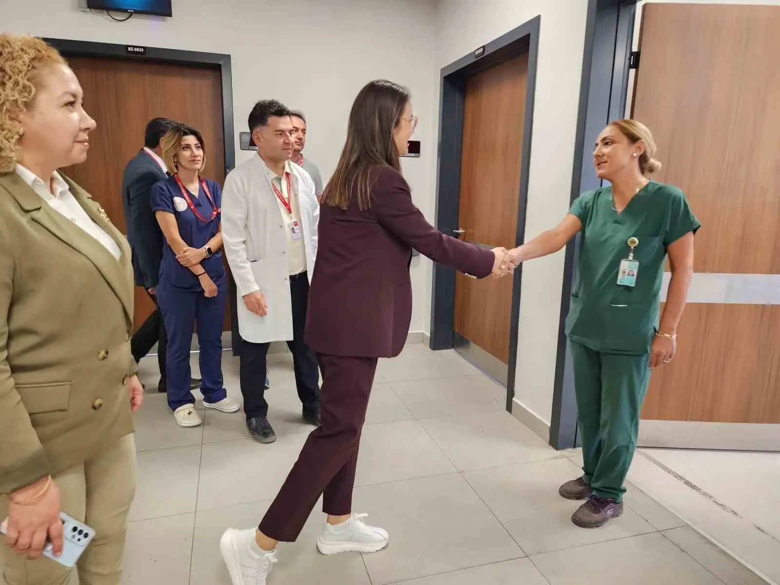 Aydın Şehir Hastanesi’nde şefkatli denetim: Başhekimden servise moral ziyareti