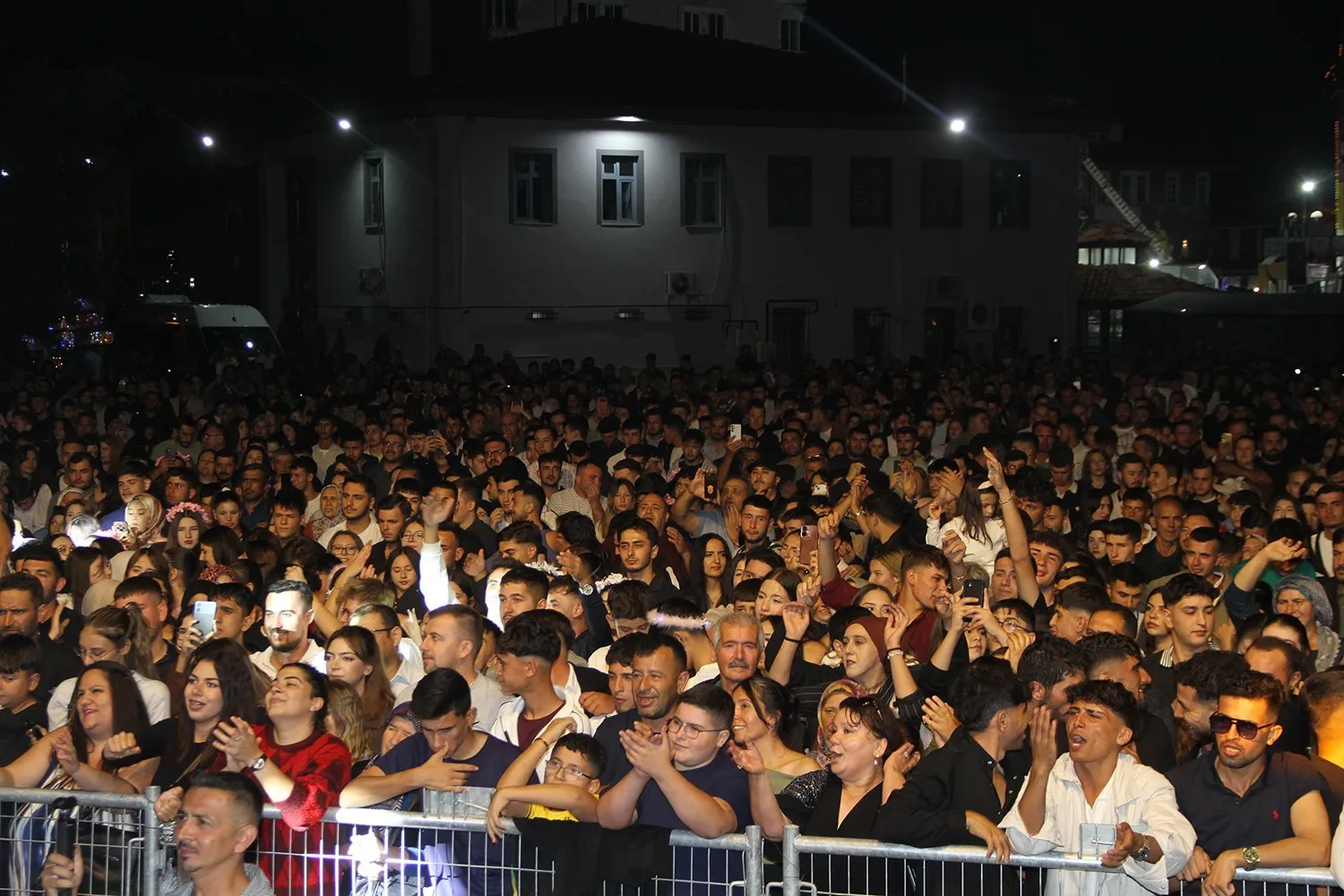 Kula’da kurtuluş coşkusu Hüseyin Kağıt ile zirveye taşındı