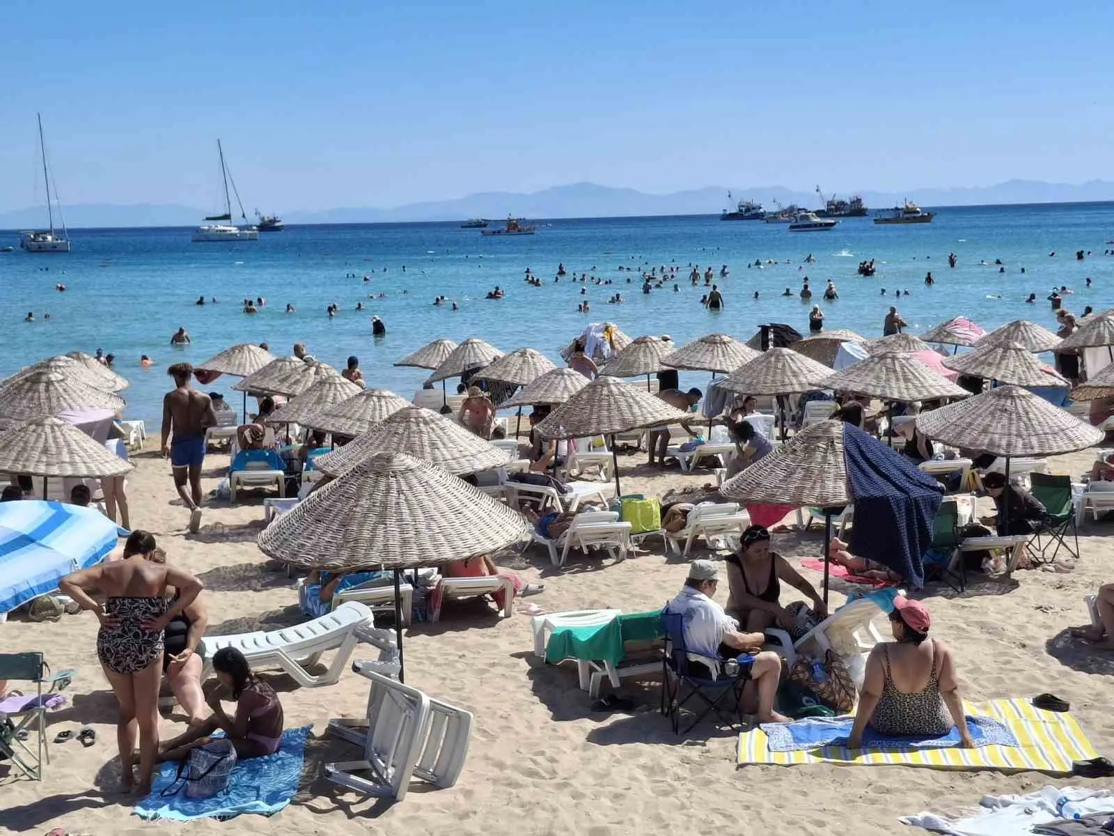 Didim'de takvimler eylülü gösterse de yaz bitmek bilmiyor