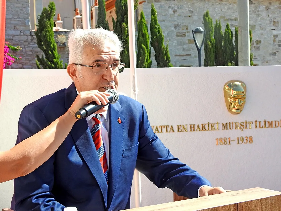 Çeşme’de çifte heyecan: Hem yeni eğitim yılı hem de yenilenen okulun açılışı yapıldı