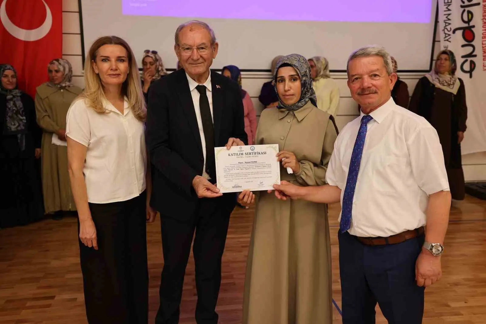 Okuma Bayramı'nda gözyaşları ve gurur: 21 kadın hayatını yeniden yazdı