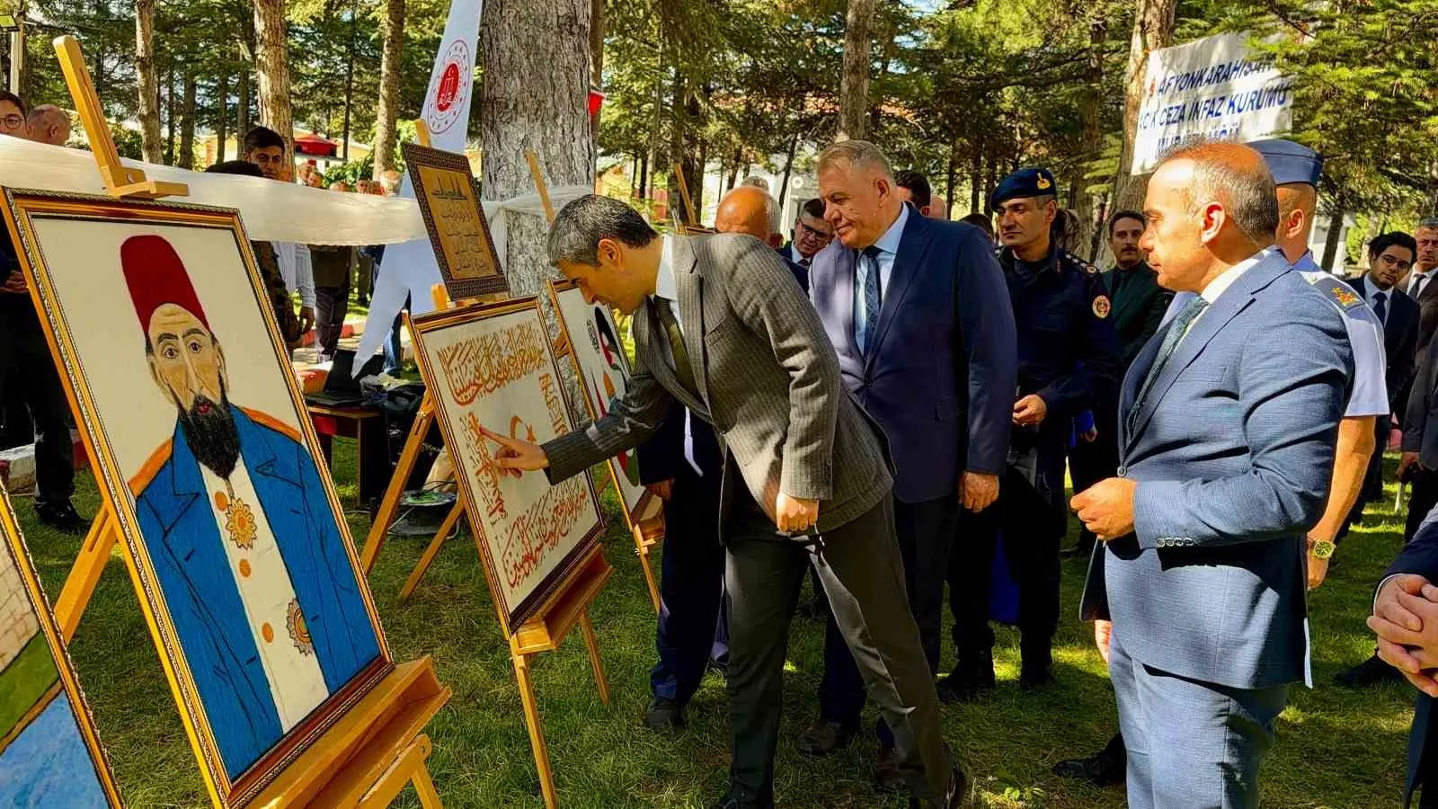 Parmaklıklar ardında sanat rüzgarı: Geri dönüşümle hayata tutunuyorlar