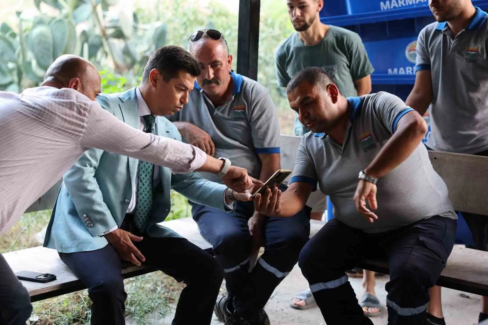 Marmaris'in gizli kahramanlarına Başkan Ünlü'den tatlı sürpriz