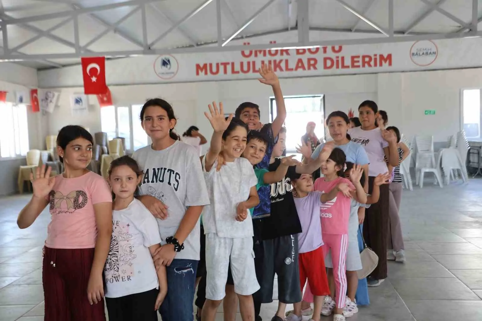 Yunusemre’de 30 Ağustos coşkusu: Çocuklar uzayın sınırlarını aştı