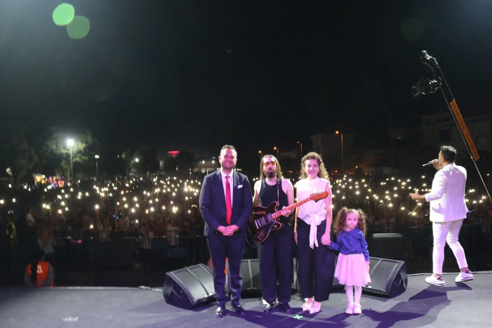 Çivril’de Emre Fel rüzgarı: Binler tek bir ağızdan söyledi
