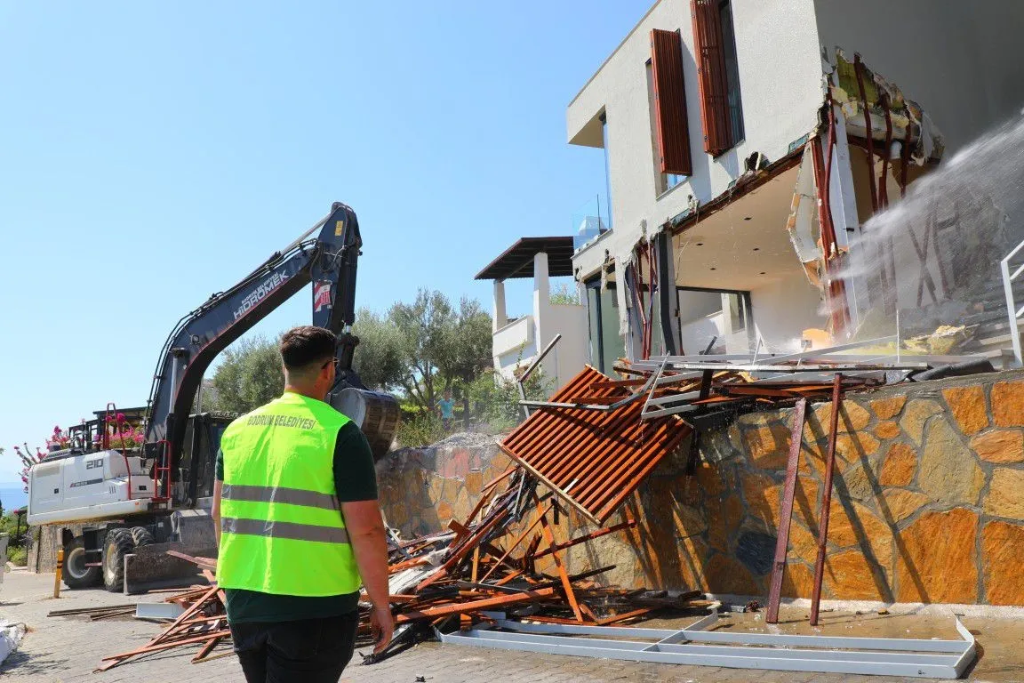 Bodrum’da imar denetimleri tavizsiz sürüyor: 74 kaçak yapı için yıkım kararı uygulandı