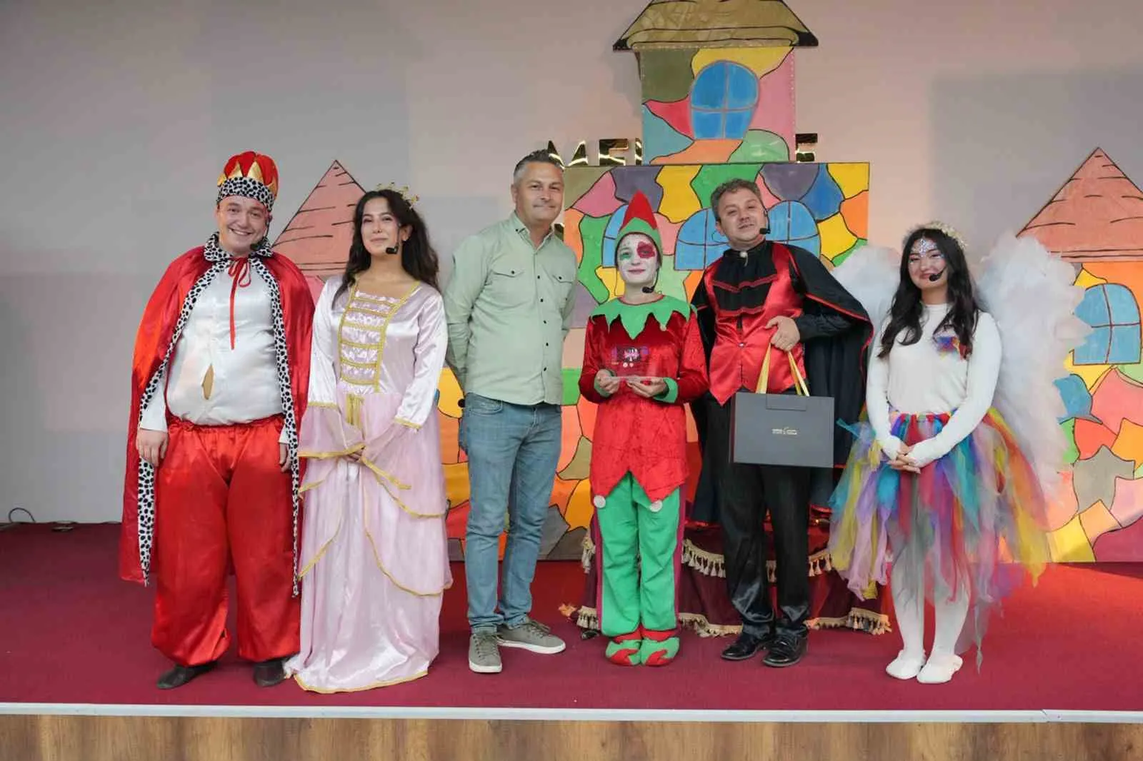Muğla’da miniklerin sanat şöleni: Gökyüzü uçurtmalarla renklendi