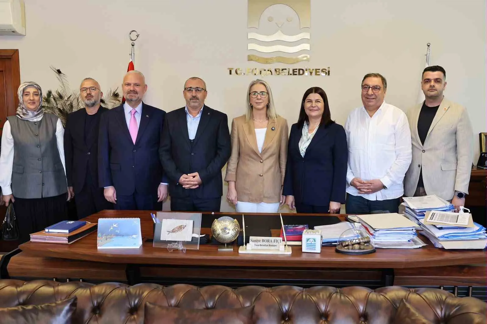 Foça'da yeni dönem: AK Parti'den belediyeye yakın markaj