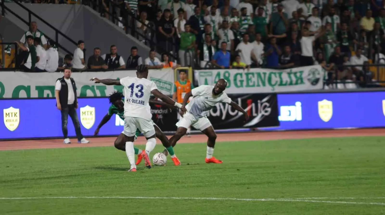 Atatürk Stadı'nda nefes kesen düello: Kazanan çıkmadı