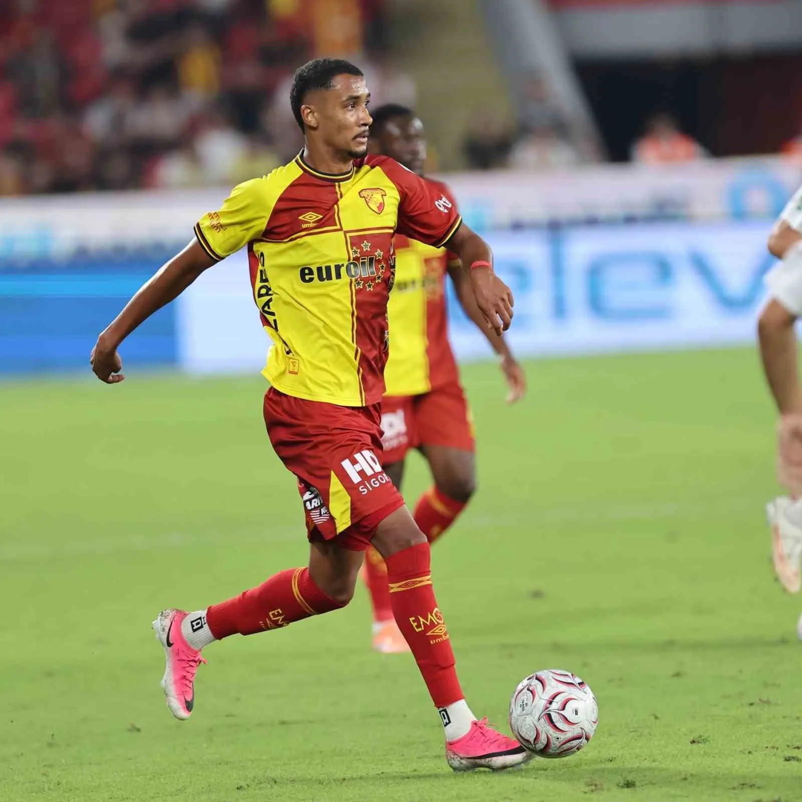 Göztepe’de Andre Henrique krizi: Gol yollarındaki sessizlik taraftarı endişelendiriyor