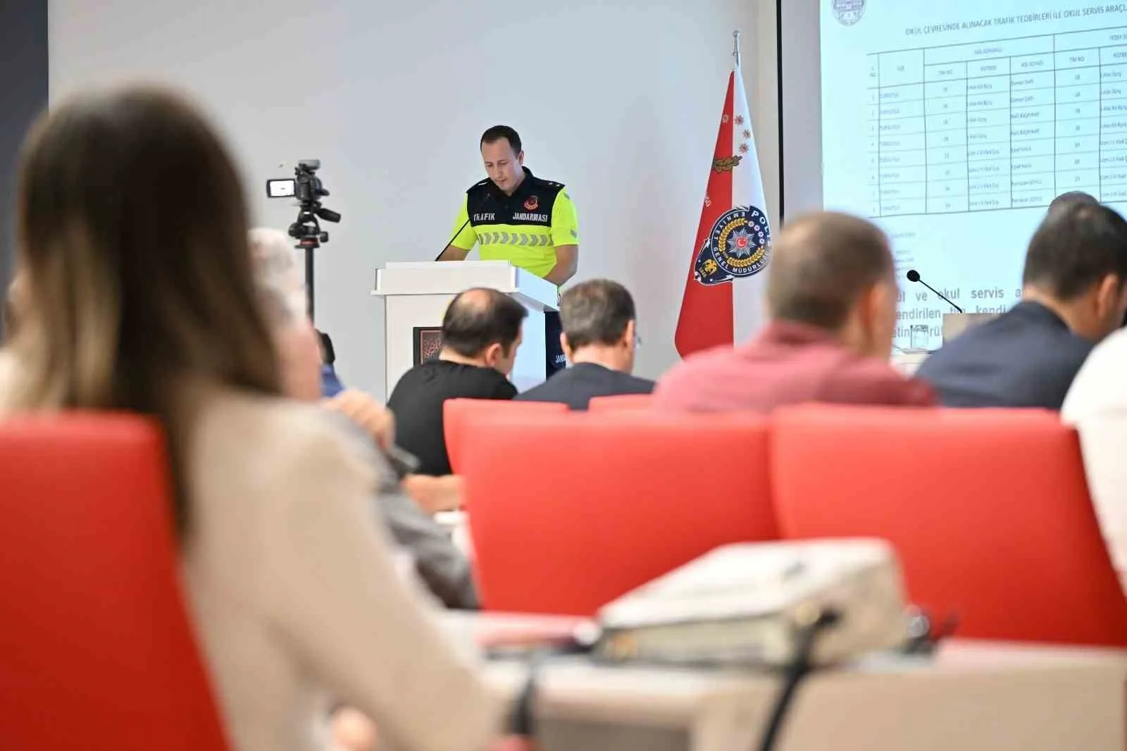Manisa'da 270 bin öğrenci için güvenlik seferberliği: Okullarda yeni dönem hazırlıkları tamam