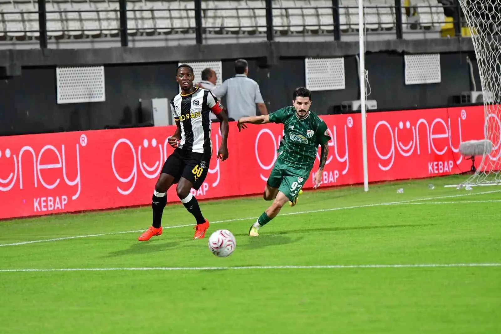 Manisa'da nefes kesen düello: Bursaspor son dakikada güldü